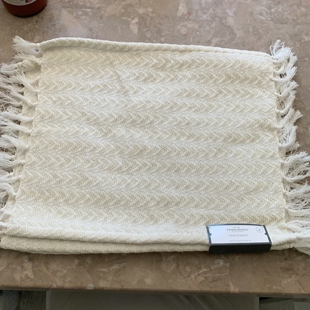 Threshold placemats pack of 4 new with tags white shimmer gold‎ fringe boho